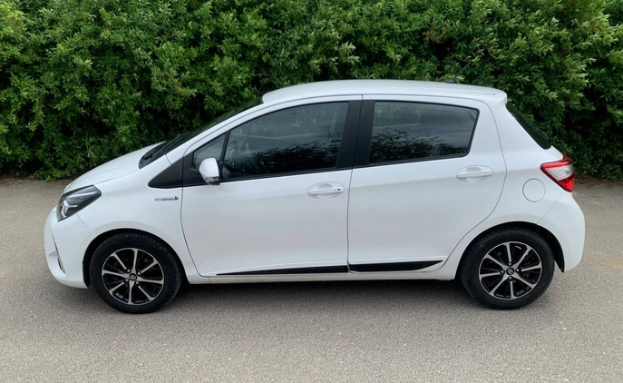 Toyota Yaris cena 56500 przebieg: 50500, rok produkcji 2018 z Pruszków małe 154